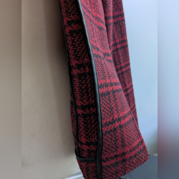✨HP✨ EUC....Talbots Red and BlackTimeless Classic Plaid Blazer Size 4 Petite - Picture 6 of 10